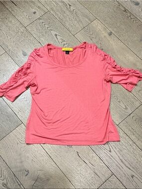 Woman’s St. John peach pull on top. Large. Rushed short sleeve.   Round neck.